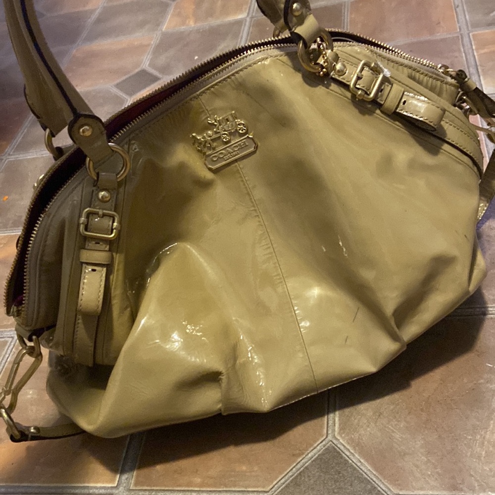 Coach - Picture 2 of 6